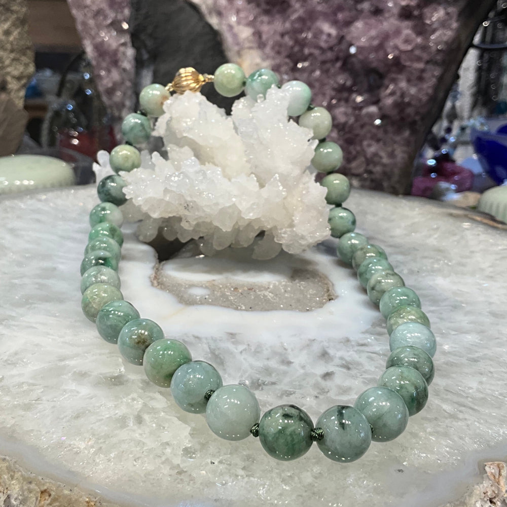 Beautiful Vintage Natural Green Jadeite Jade Hand Knotted Necklace