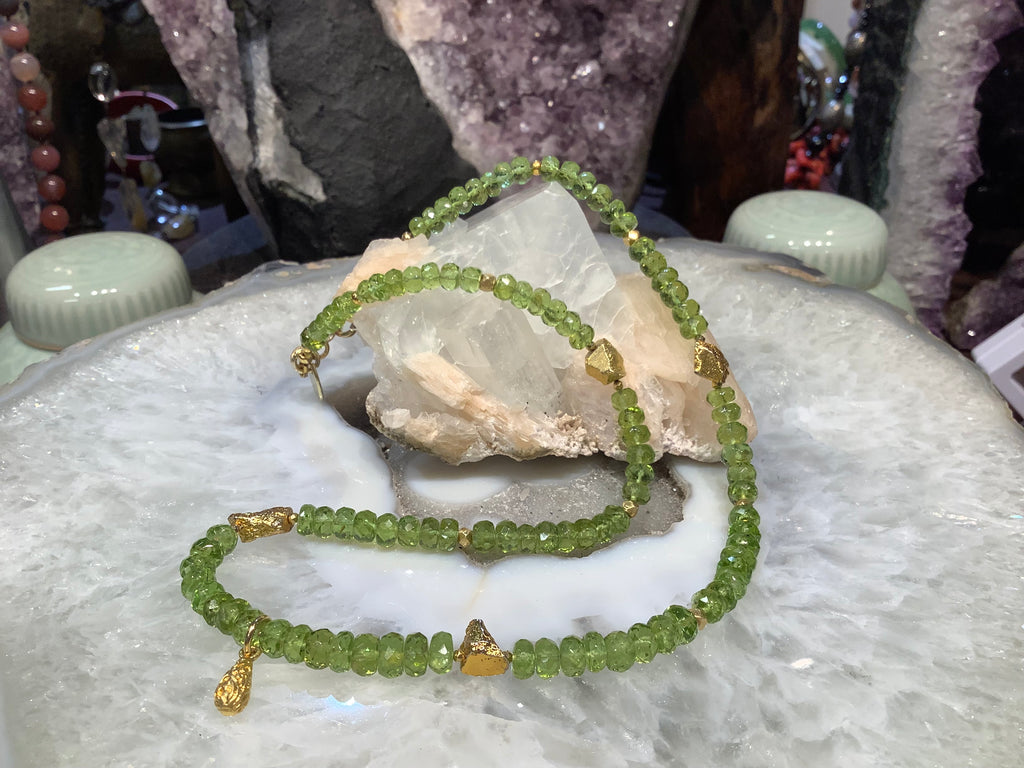 Gorgeous peridot faceted rondelle gemstone necklace
