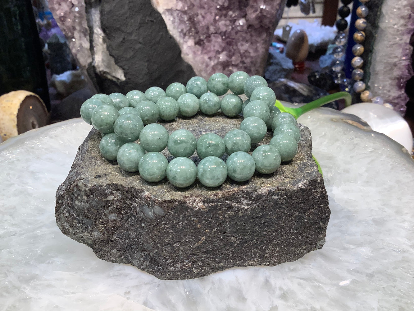 Natural Green jadeite jade 10mm gemstone bracelet
