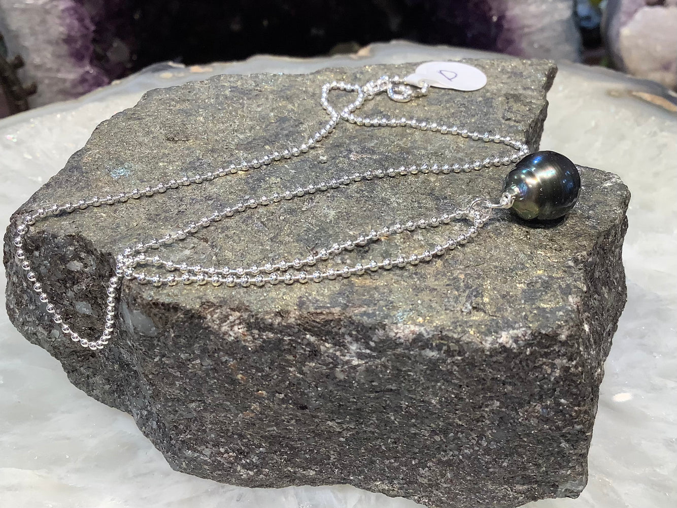 Beautiful natural Tahitian pearl pendant necklace 16” D