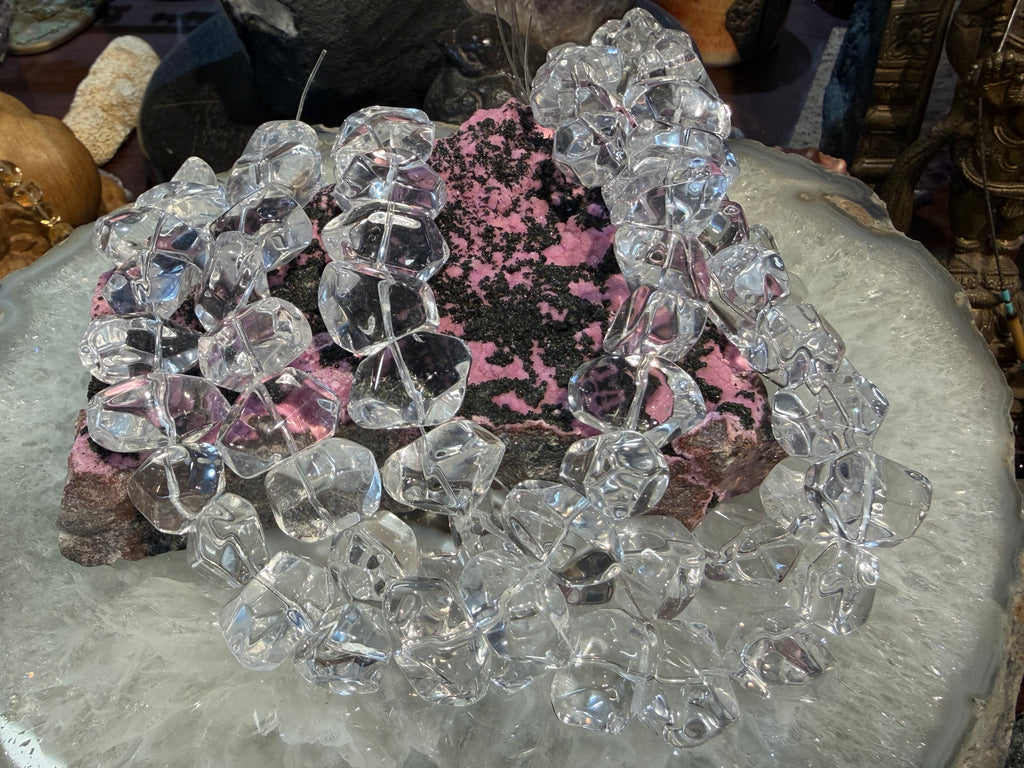 Superb Quartz ice cut chiselled 22mm gemstones beads