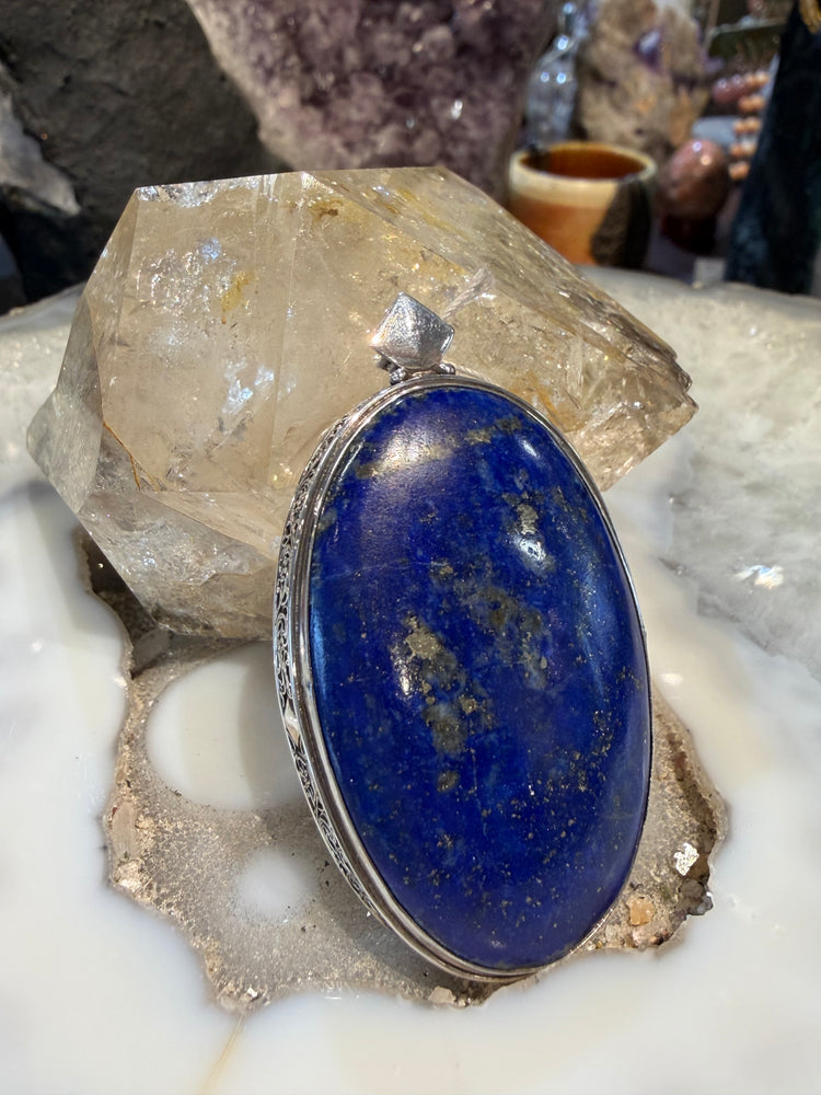Lapis lazuli oval Nepal sterling silver pendant