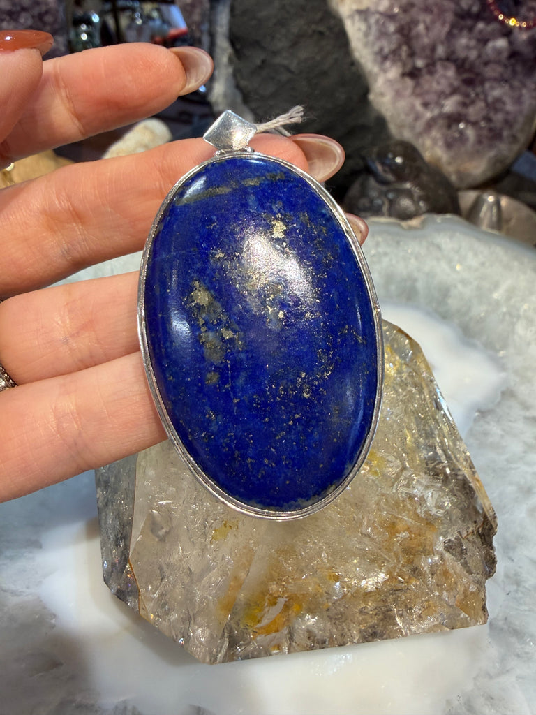 Lapis lazuli oval Nepal sterling silver pendant