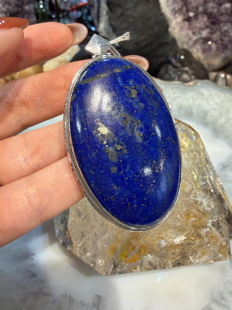 Lapis lazuli oval Nepal sterling silver pendant