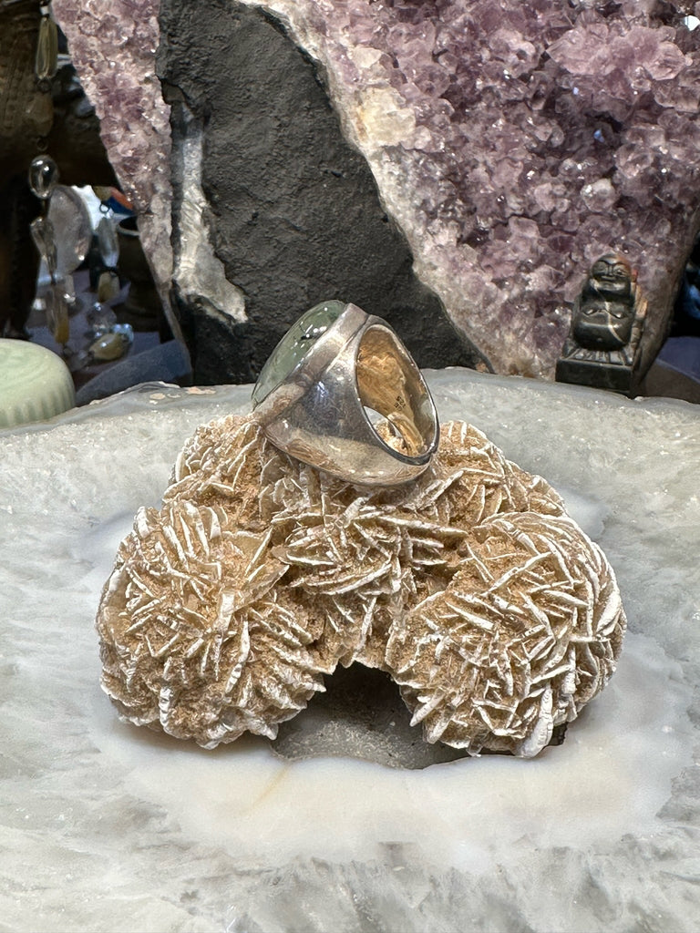 Vintage Prehnite & sterling silver gemstone ring