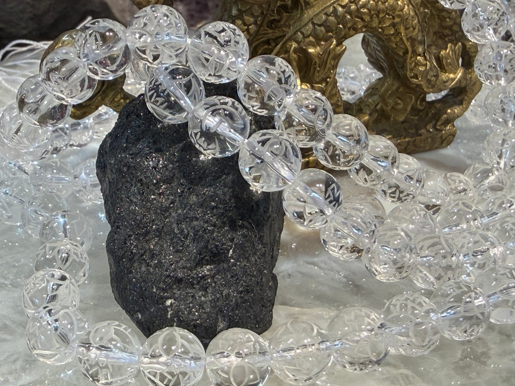 Superb Quartz carved lily 10mm gemstone