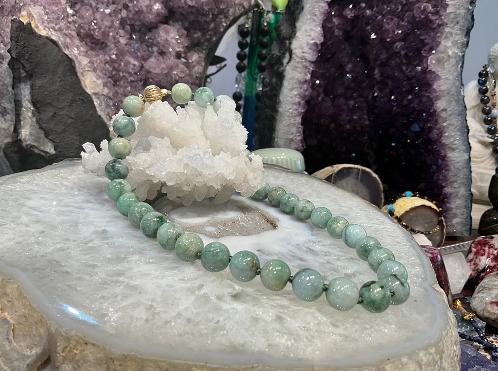 Beautiful Vintage Natural Green Jadeite Jade Hand Knotted Necklace