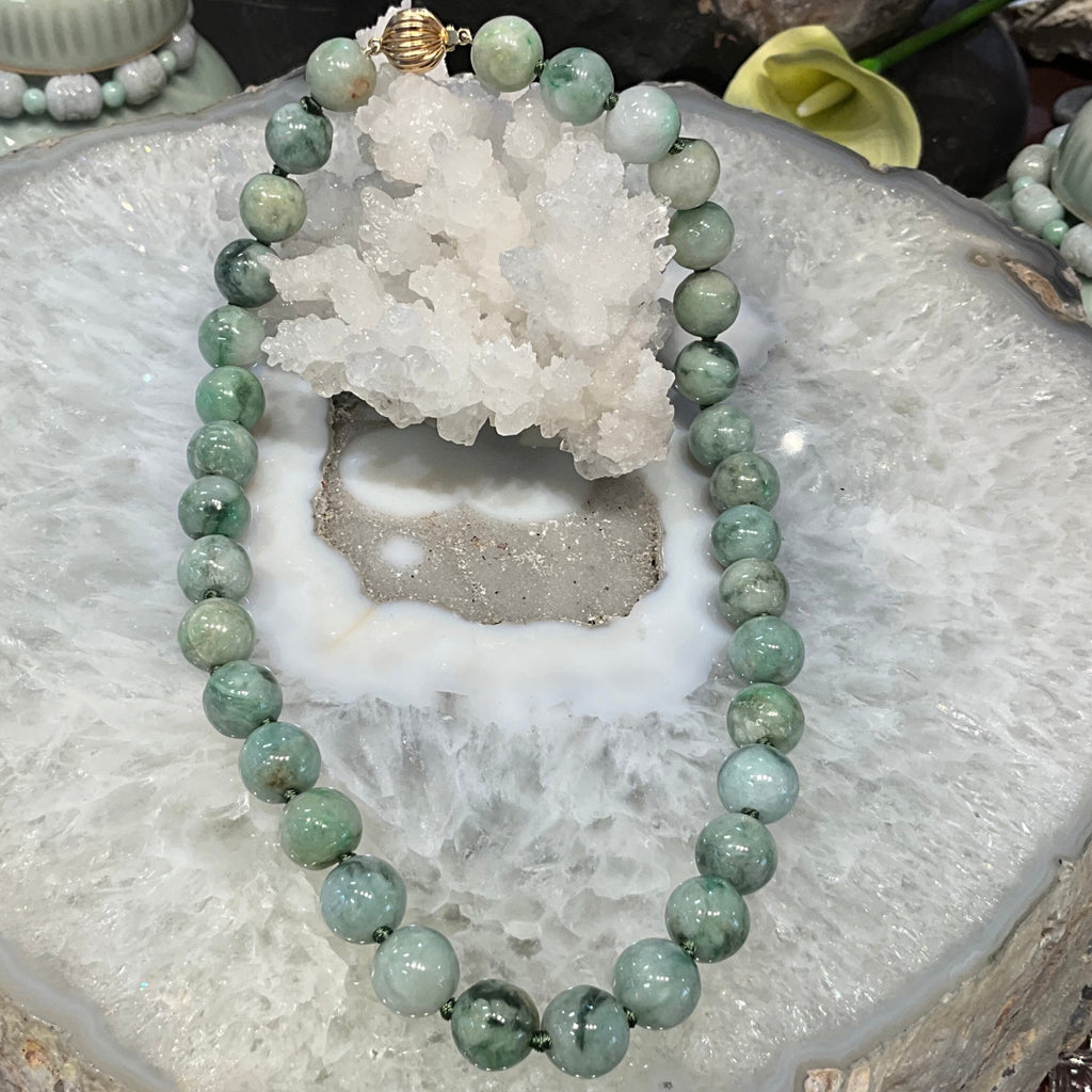 Beautiful Vintage Natural Green Jadeite Jade Hand Knotted Necklace