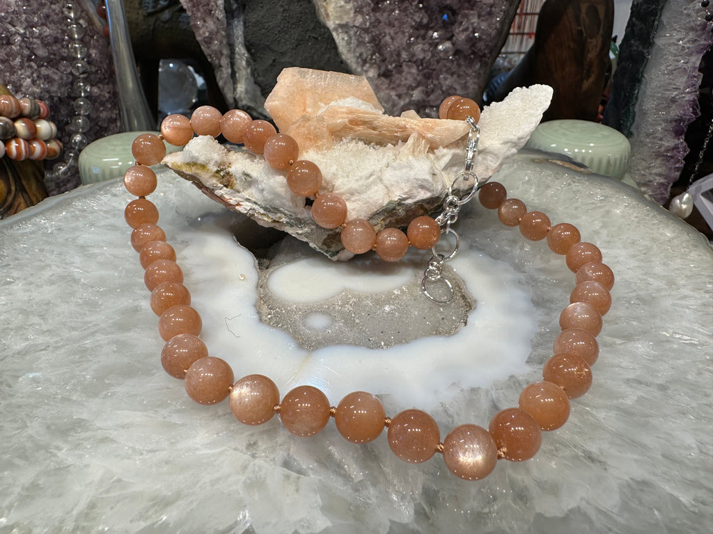 Gorgeous Peach flash moonstone gemstone necklace