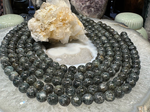 Natural Green kyanite round gemstone beads- 10mm