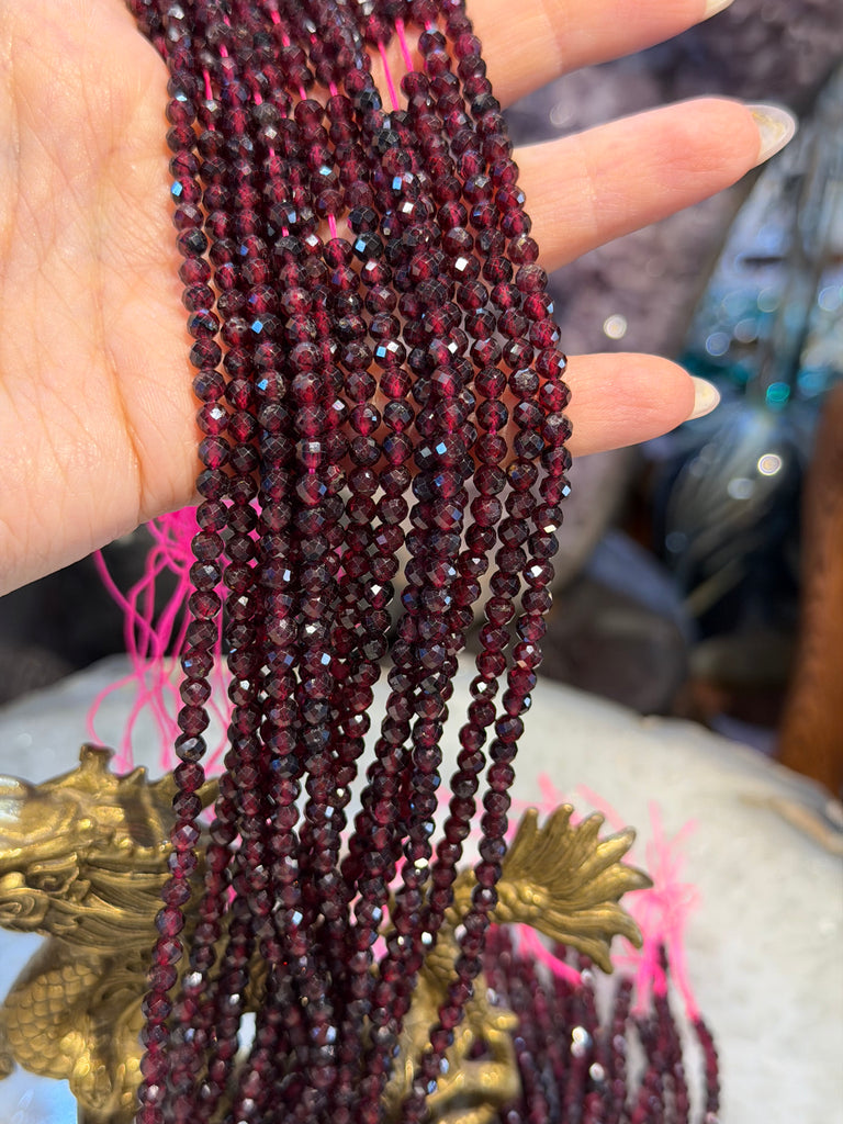 Garnet 4mm brilliant faceted gemstones