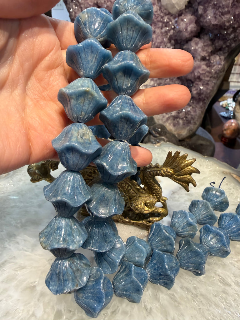 Beautiful Denim lapis 20mm tulip carving gemstone beads