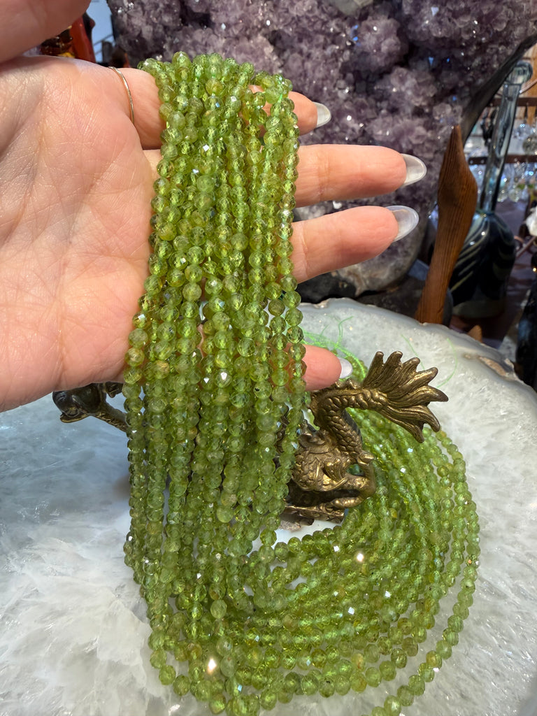 Peridot faceted 4mm gemstones