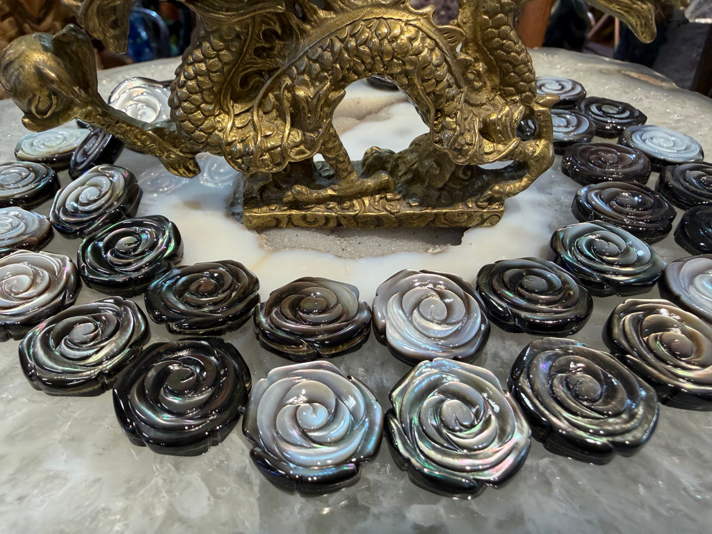 Stunning Black mother of pearl carved 20mm rosebuds