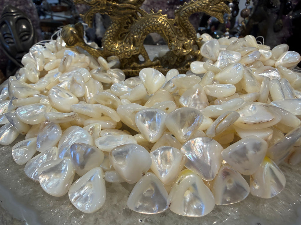 Superb Mother of pearl 13mm teardop shells beads