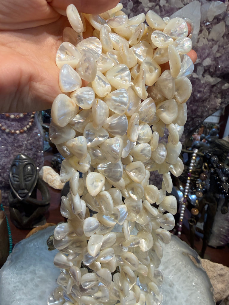 Superb Mother of pearl 13mm teardop shells beads