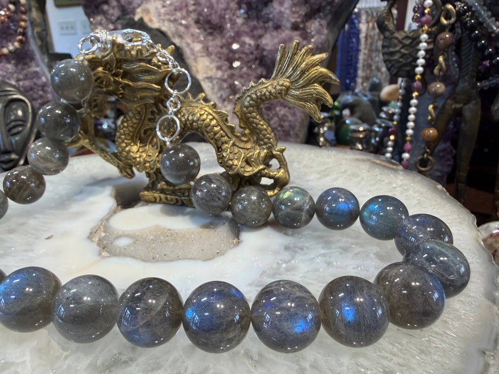 Gorgeous Labradorite flash 16mm gemstone necklace