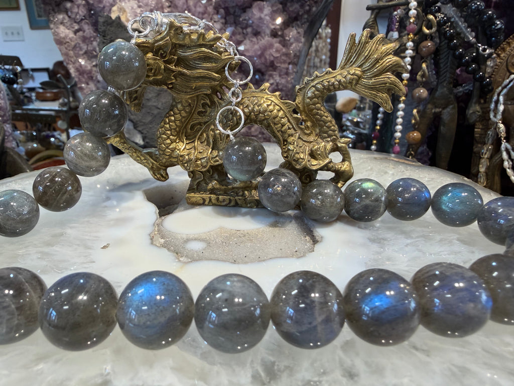 Gorgeous Labradorite flash 16mm gemstone necklace
