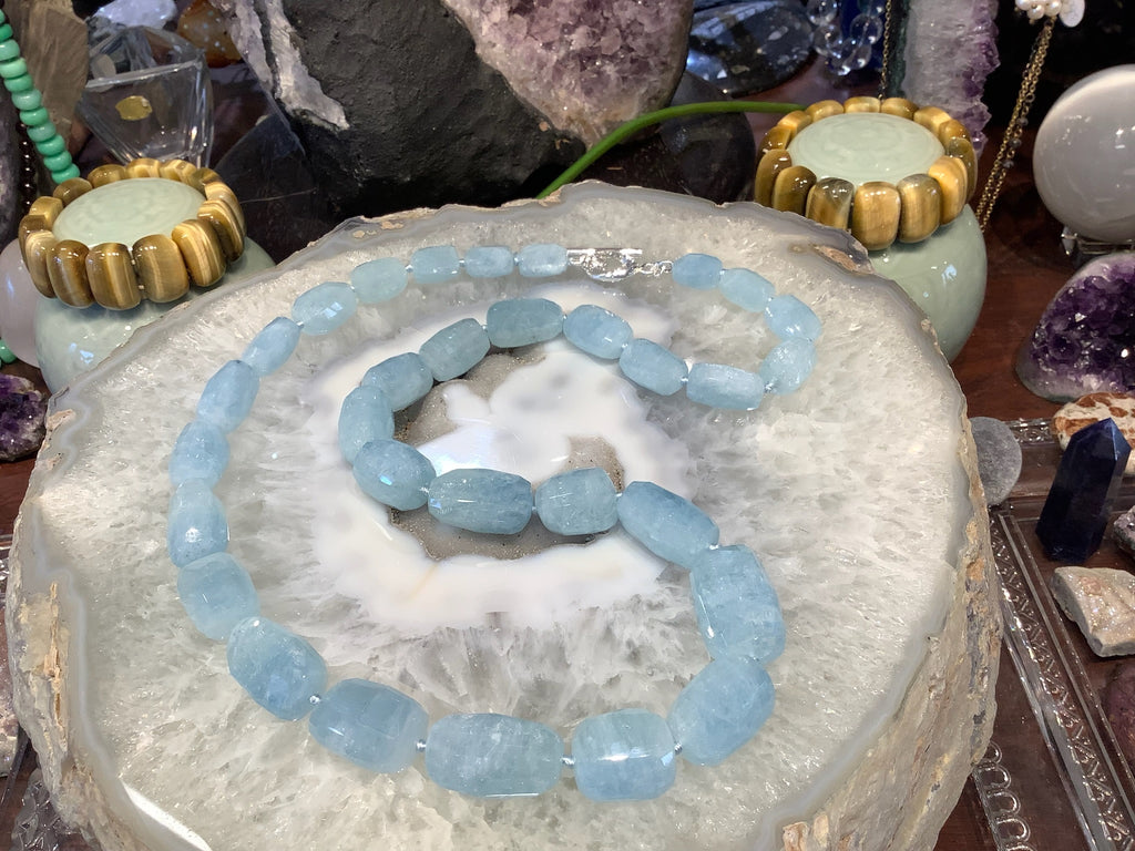 Stunning Large Natural Blue Aquamarine Faceted Nugget Gemstone Necklace