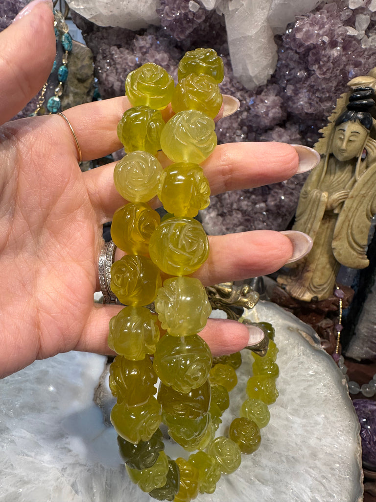 Beautiful serpentine 16mm rosebud flower carving gemstone beads