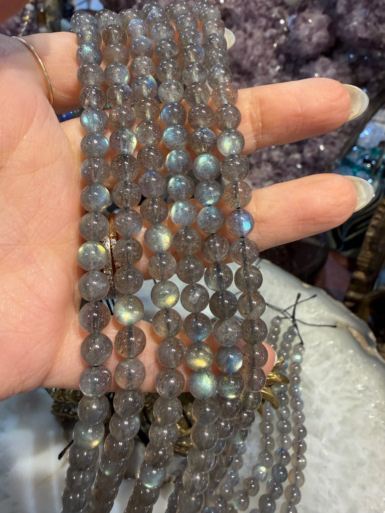 Beautiful Labradorite 6mm high flash gemstone