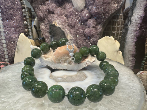 Gorgeous Green Nephrite Jade Round Knotted Gemstone Necklace (18mm)