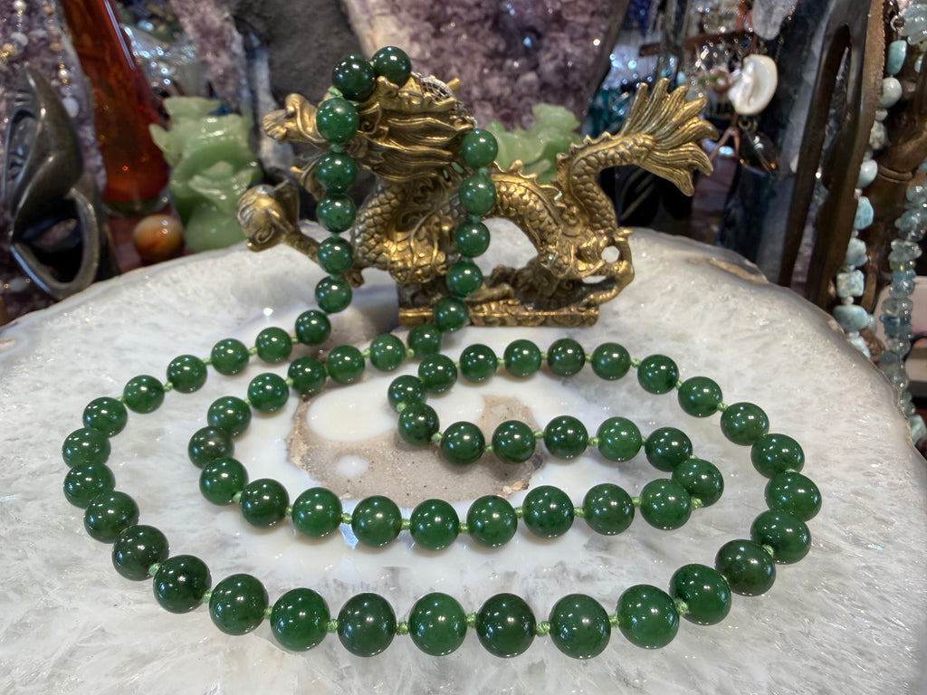 Superb vintage bc jade 10mm knotted gemstone necklace