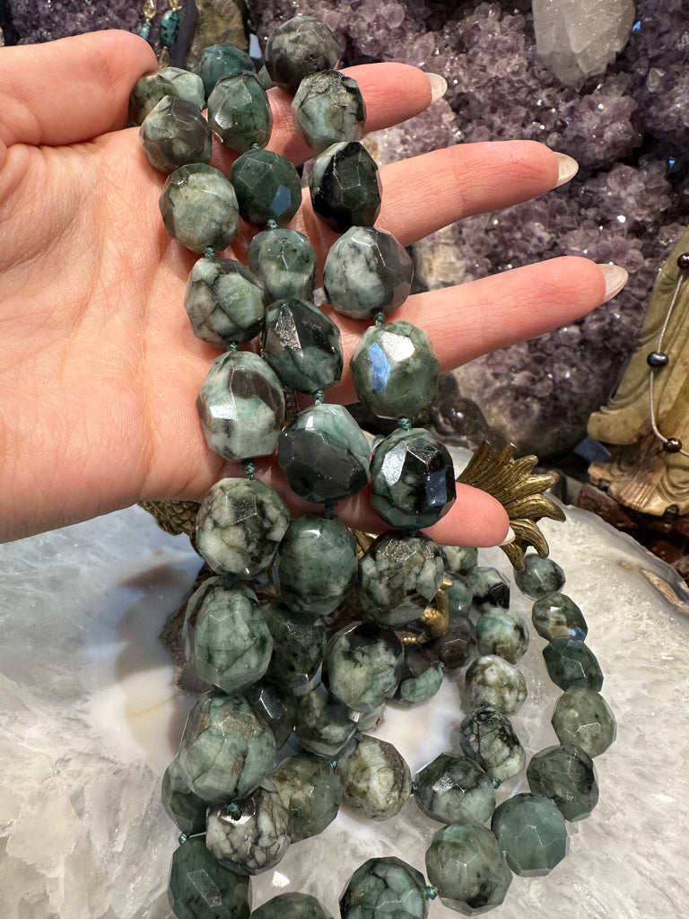 Stunning Emerald faceted 15-18mm gemstone