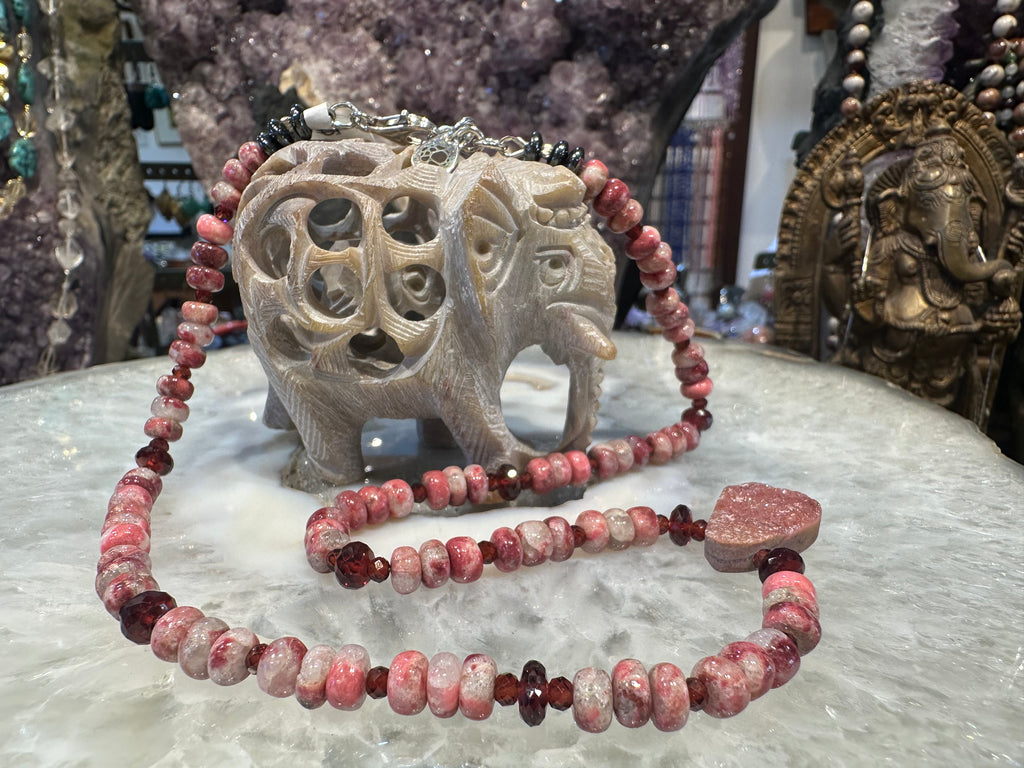 Beautiful Thulite & garnet gemstone necklace