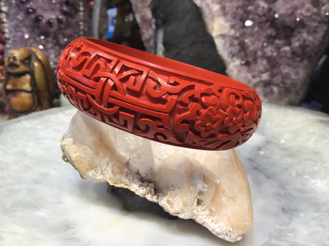 Beautiful vintage carved cinnabar bangle bracelet
