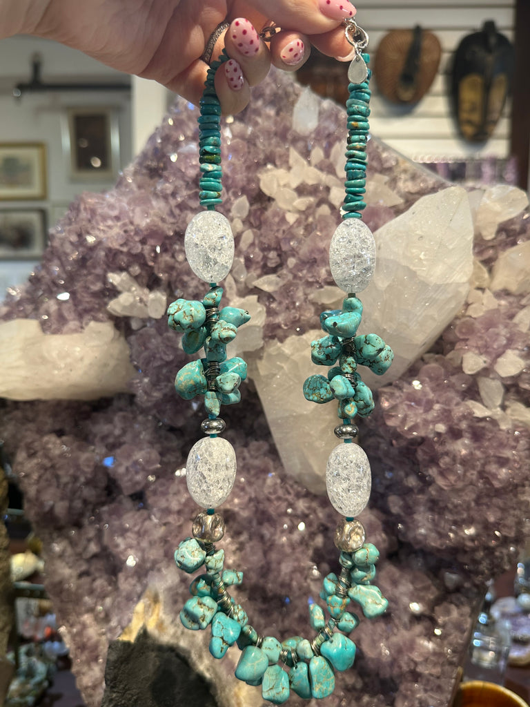 Superb Turquoise & clear quartz gemstone necklace