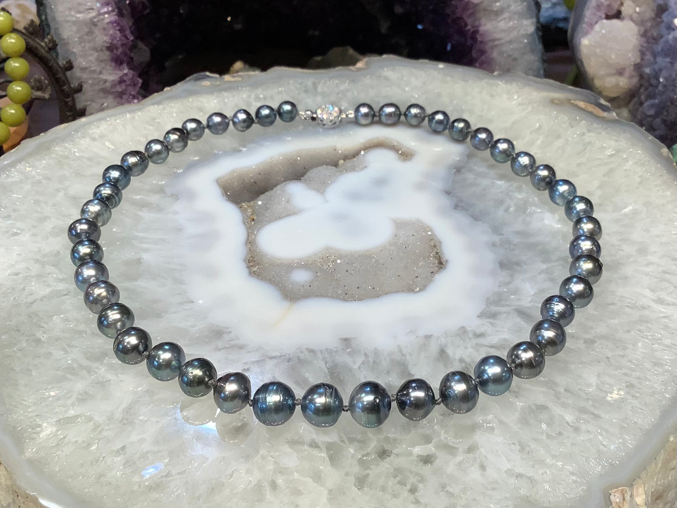 Stunning Natural Tahitian pearl necklace stunning colour