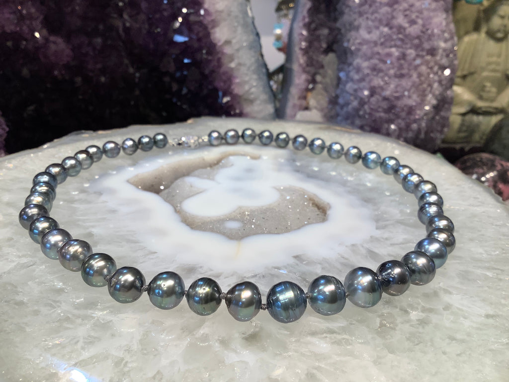 Stunning Natural Tahitian pearl necklace stunning colour