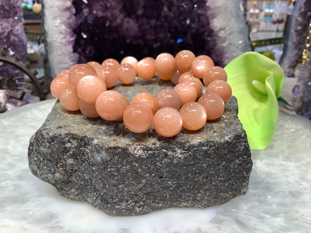 Gorgeous peach moonstone 10mm gemstone bracelet