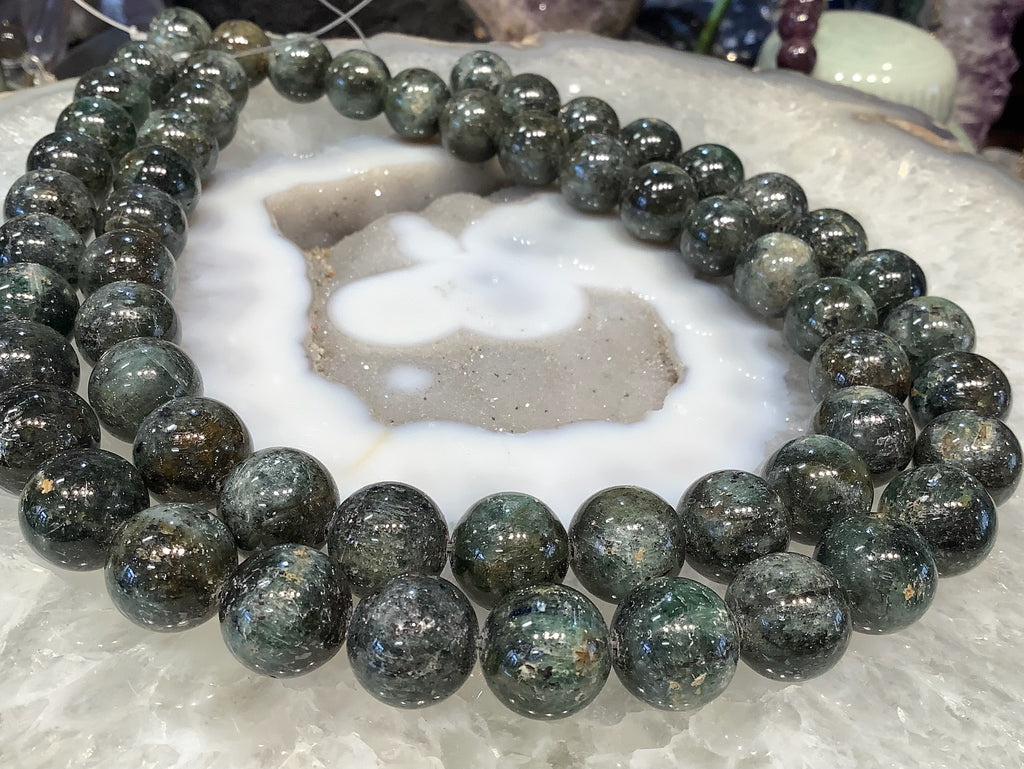 Large Green kyanite round gemstone beads- 14mm